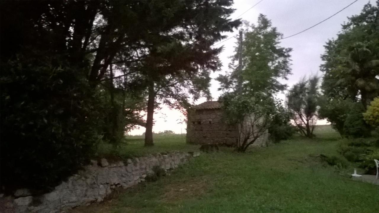 MoncrabeauLe Logis Du Pradet住宿加早餐旅馆 外观 照片