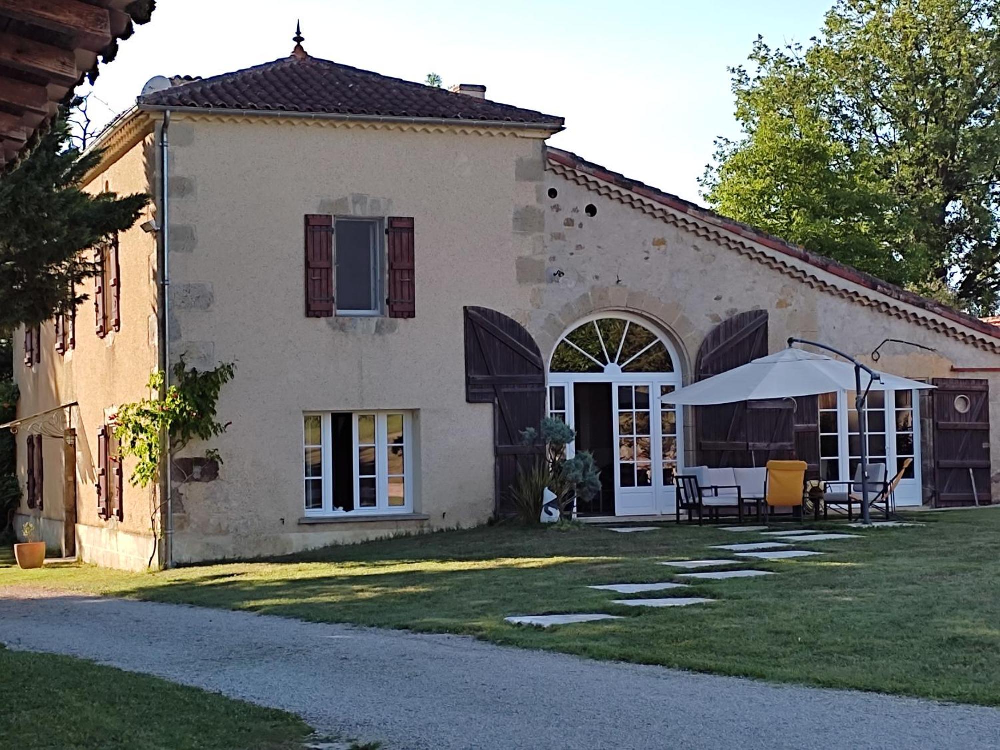 MoncrabeauLe Logis Du Pradet住宿加早餐旅馆 外观 照片